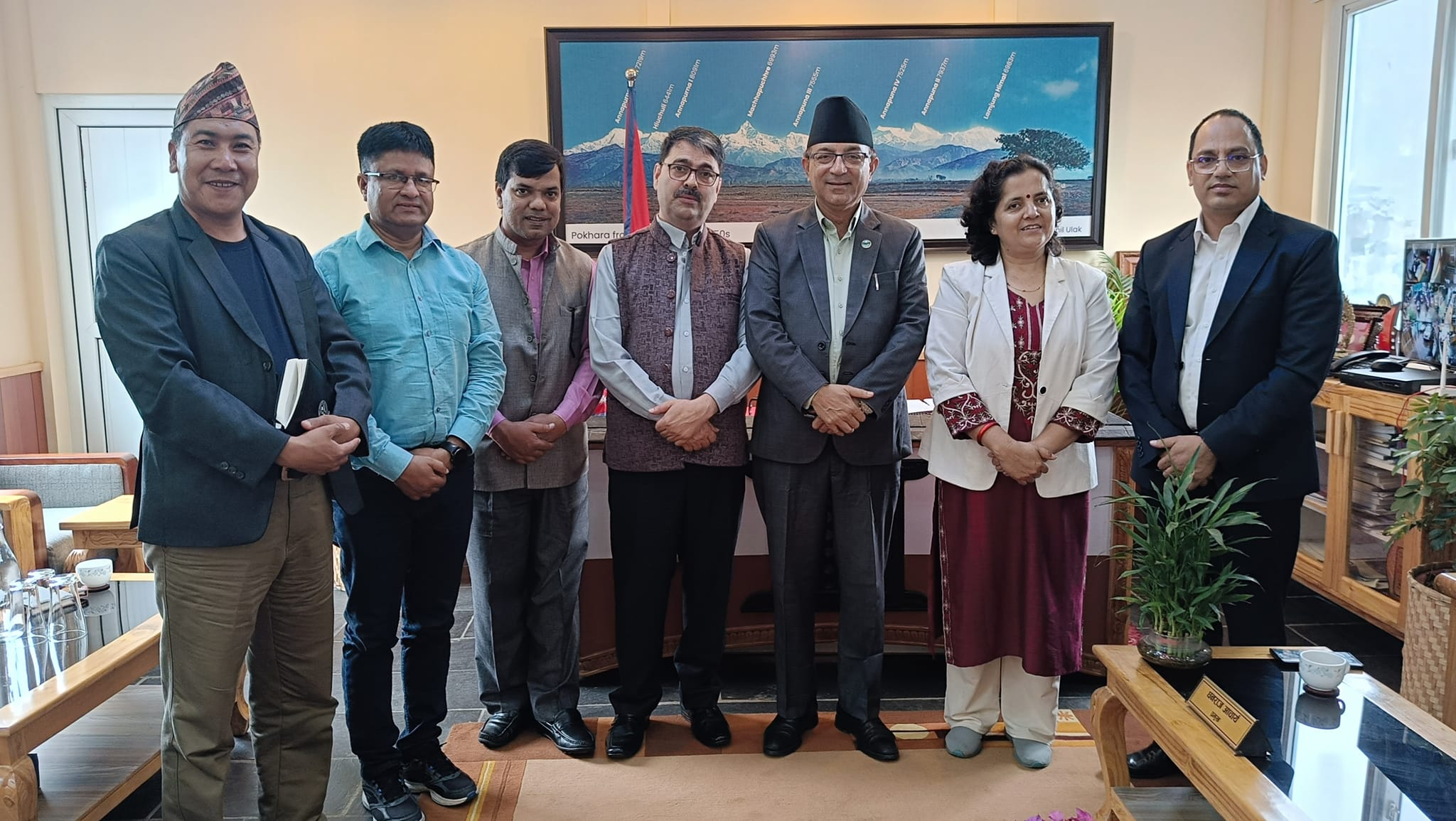 पोखरा महानगरपालिका प्रमुख धनराज आचार्यसँग स्थानीय तहका अधिकार, उपलब्धि, सिमा र समस्याका बारेमा छलफल