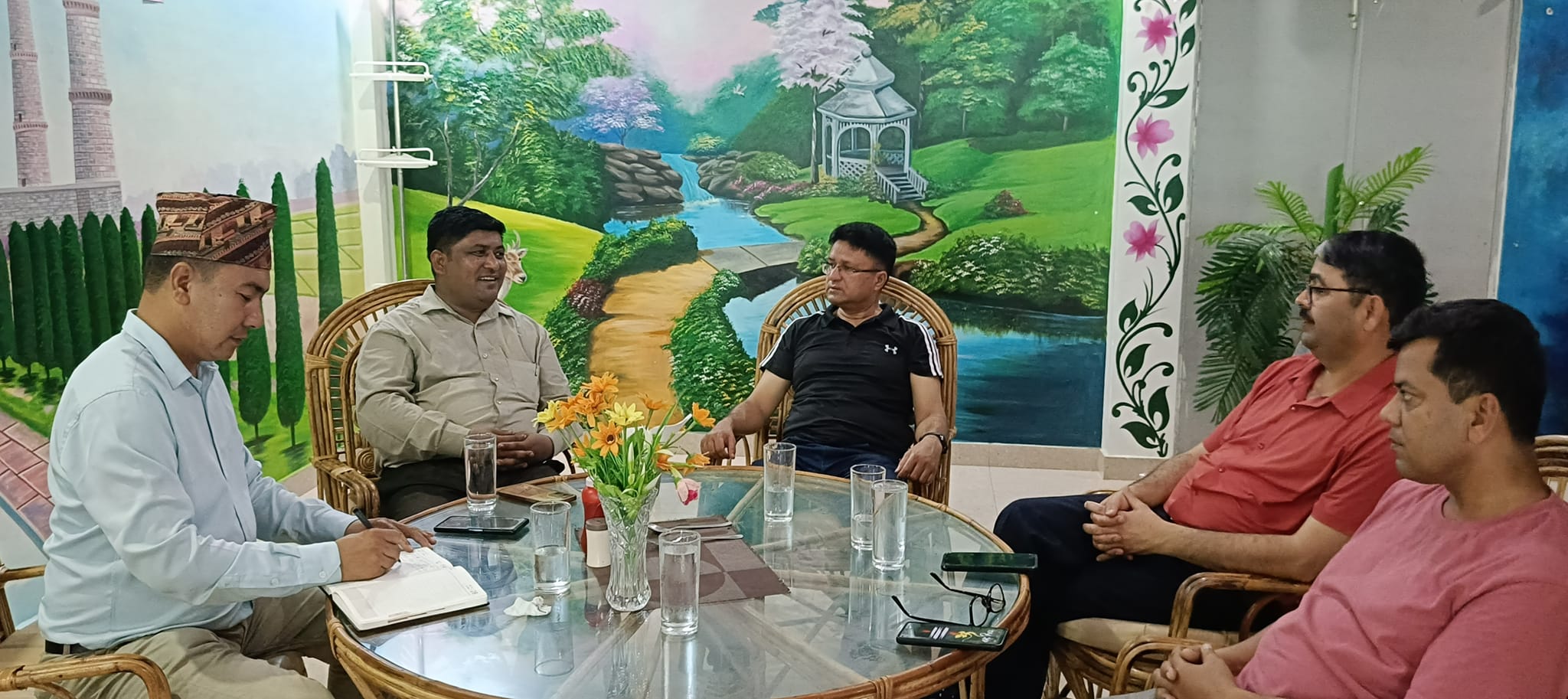 खजुरा गाउँपालिका अध्यक्ष डम्बर विकसँगको भेटघाट तथा छलफल
