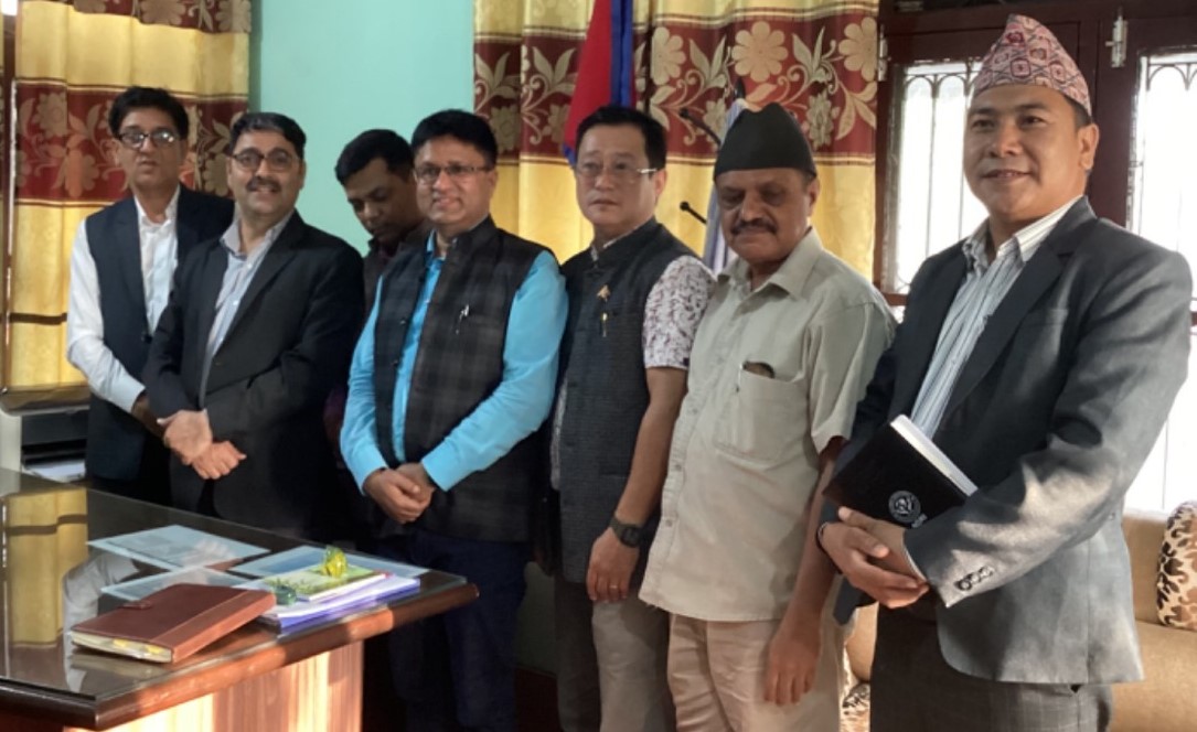 योजना आयोग कोशी प्रदेशका उपाध्यक्ष डा. राजेन्द्र अधिकारी  लगायतसँगको भेटघाट
